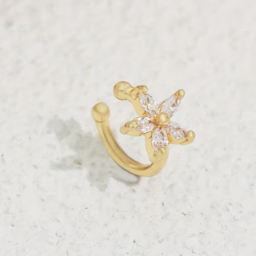 Delicate Zirconia Flower Clip-On Earrings – 14K Gold Plated Elegant Ear Cuff 🌸